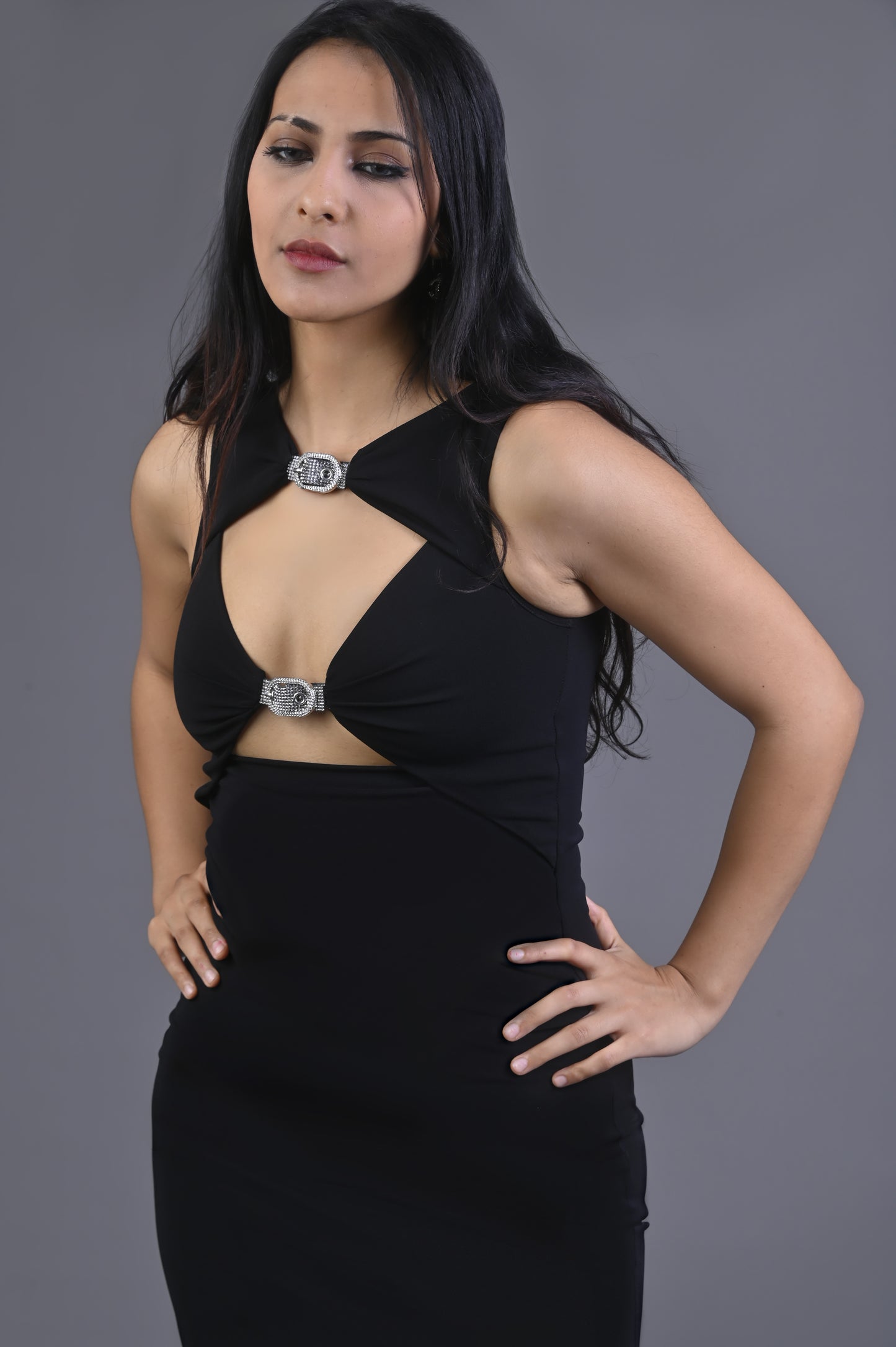 Robe noire élégante avec détails brillants