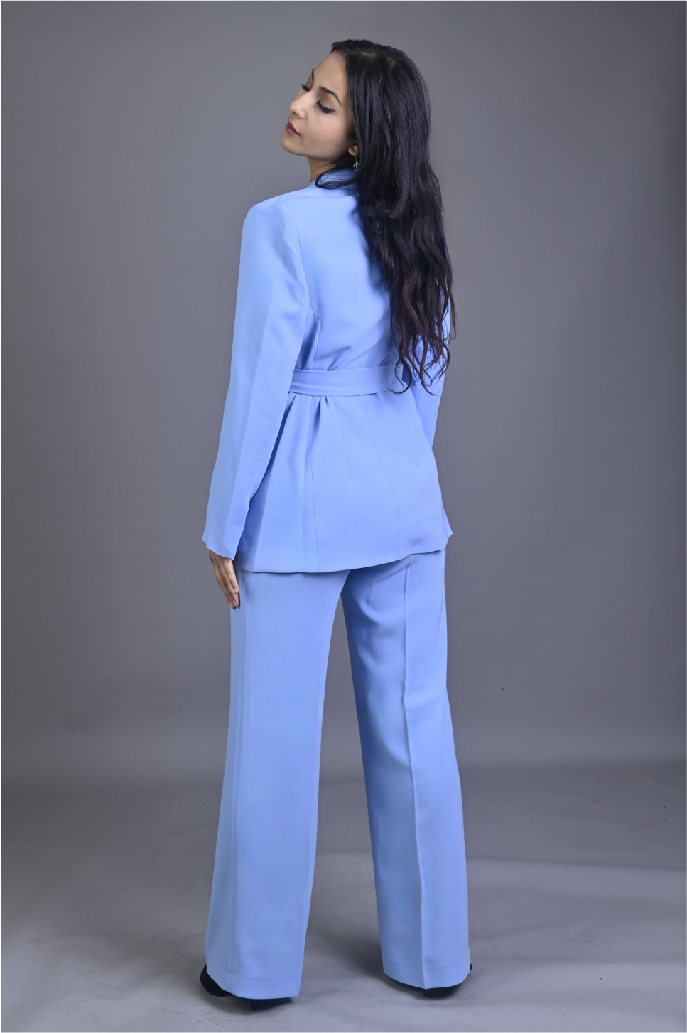 Tailleur Femme Élégant avec Ceinture
