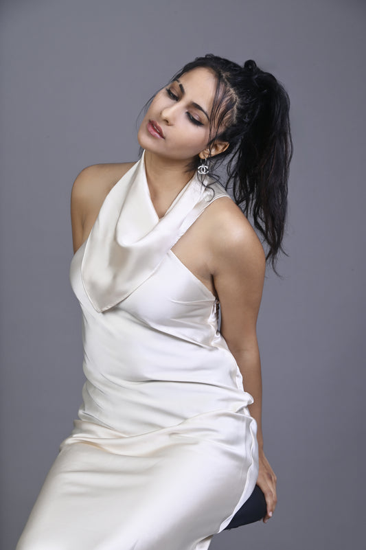 Robe Longue Satinée à Col Drapé